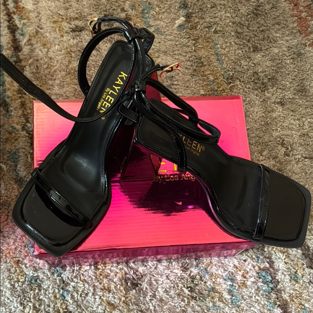 Black Women's Heels - Picture 2 of 7